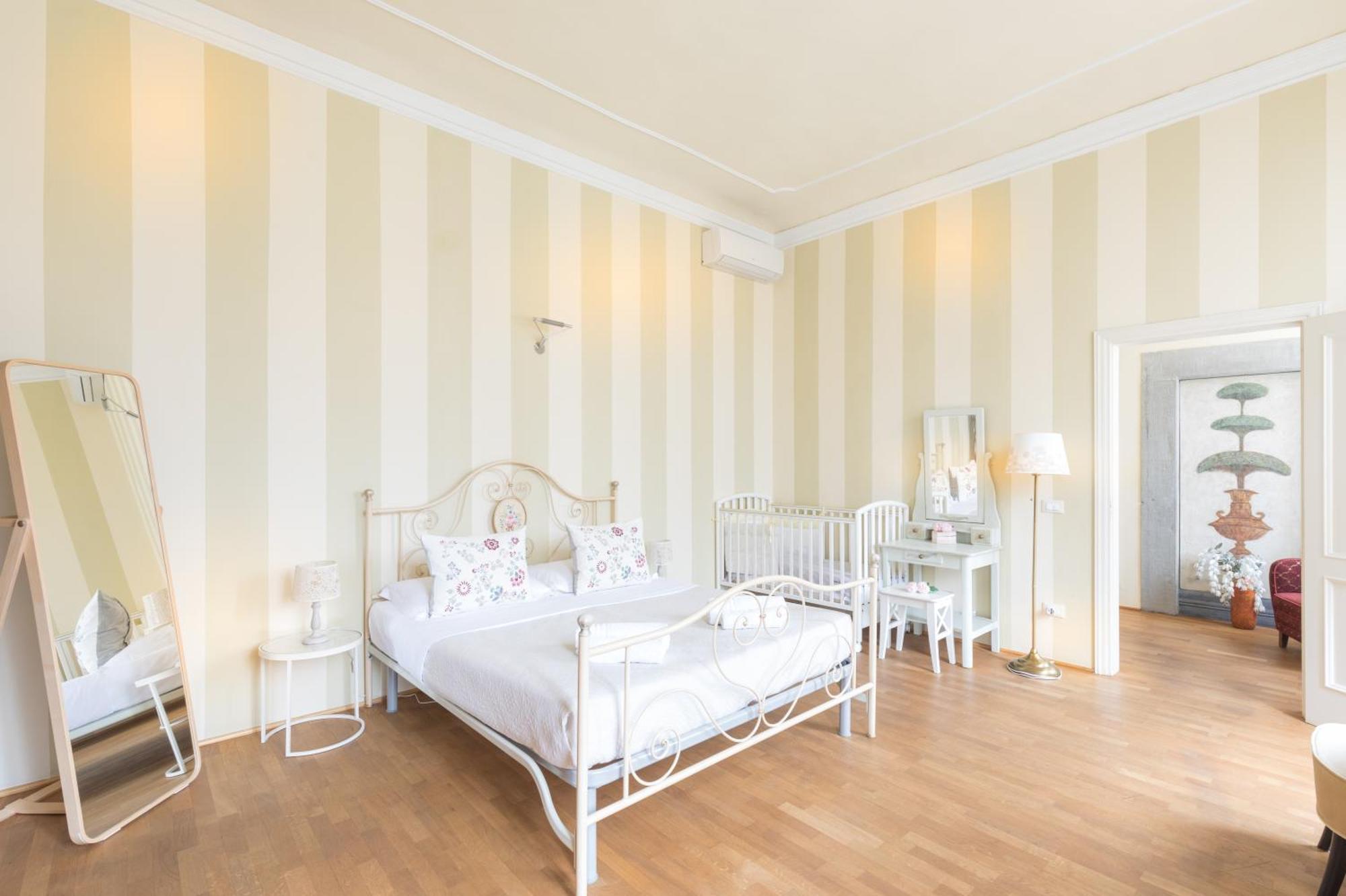 A Touch Of History, In Santa Reparata Florence Exterior photo