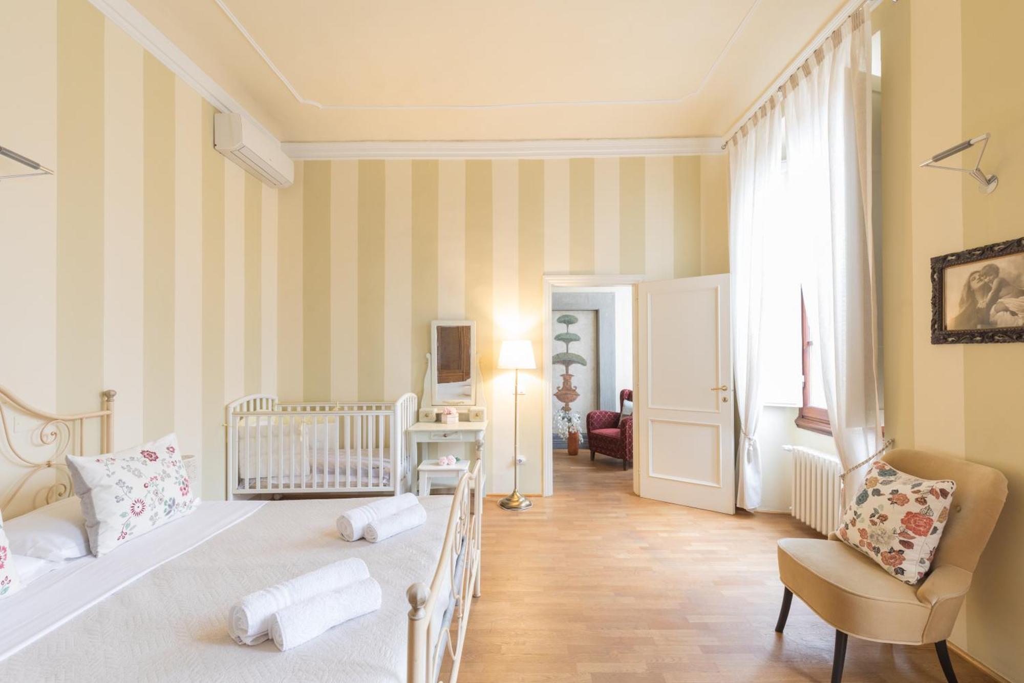 A Touch Of History, In Santa Reparata Florence Exterior photo